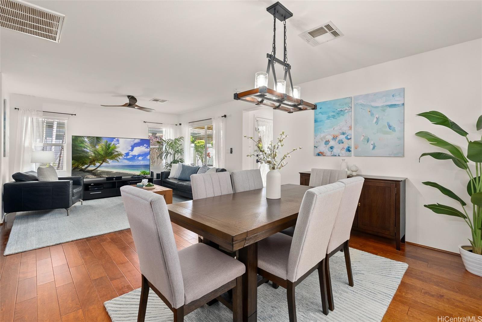 Photo 4 of 25