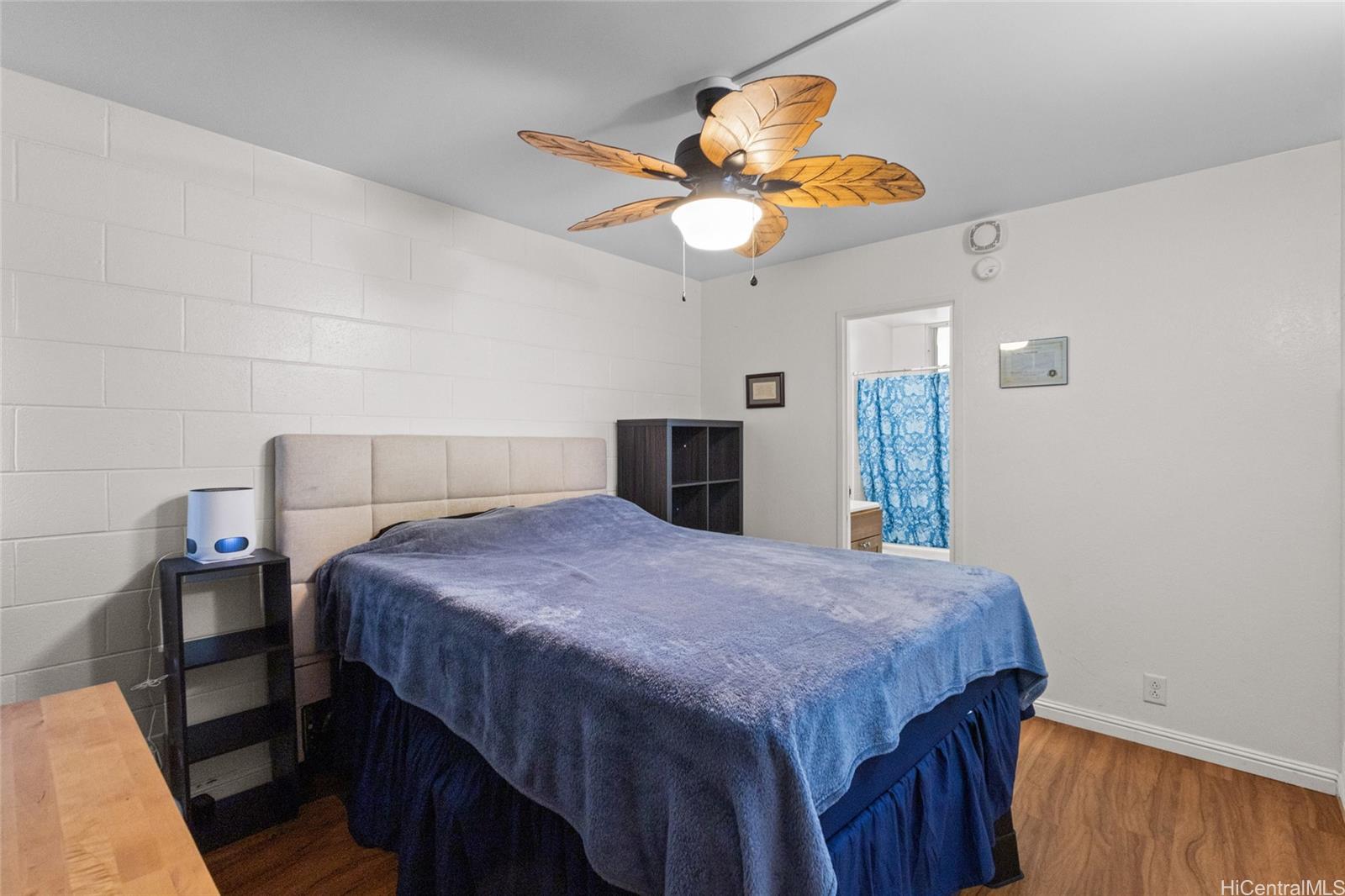Photo 11 of 25