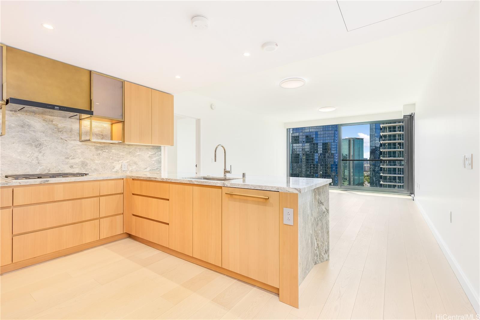 Photo 4 of 25