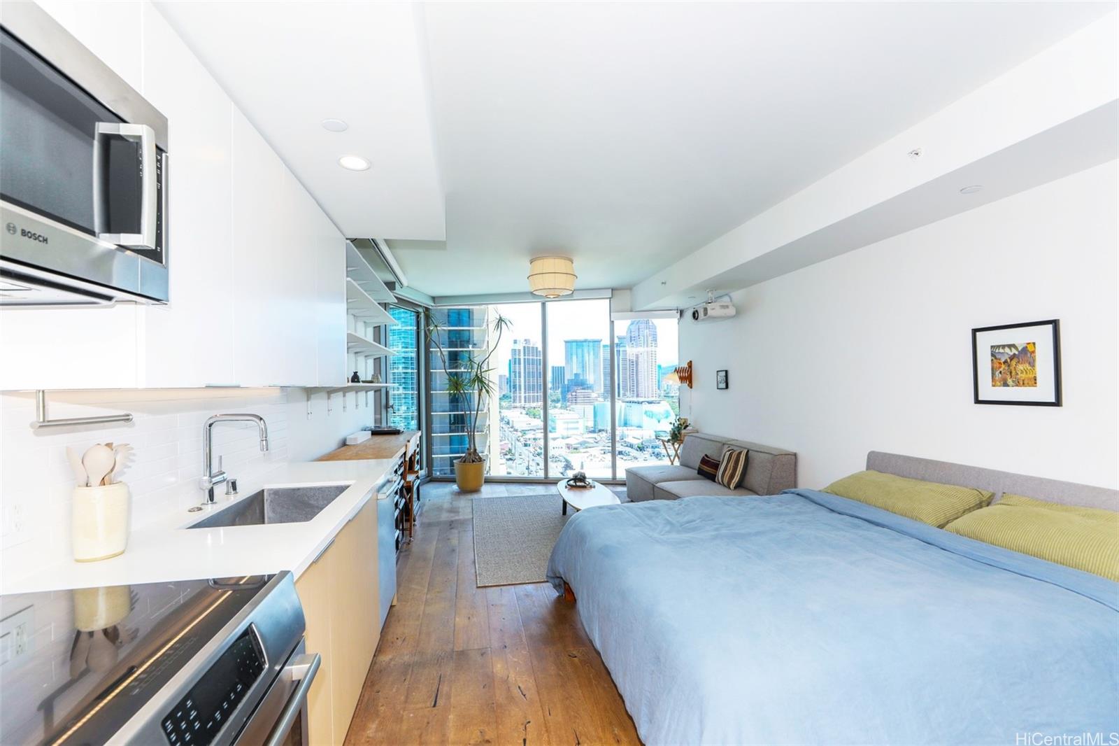 1001 Queen Street 1411