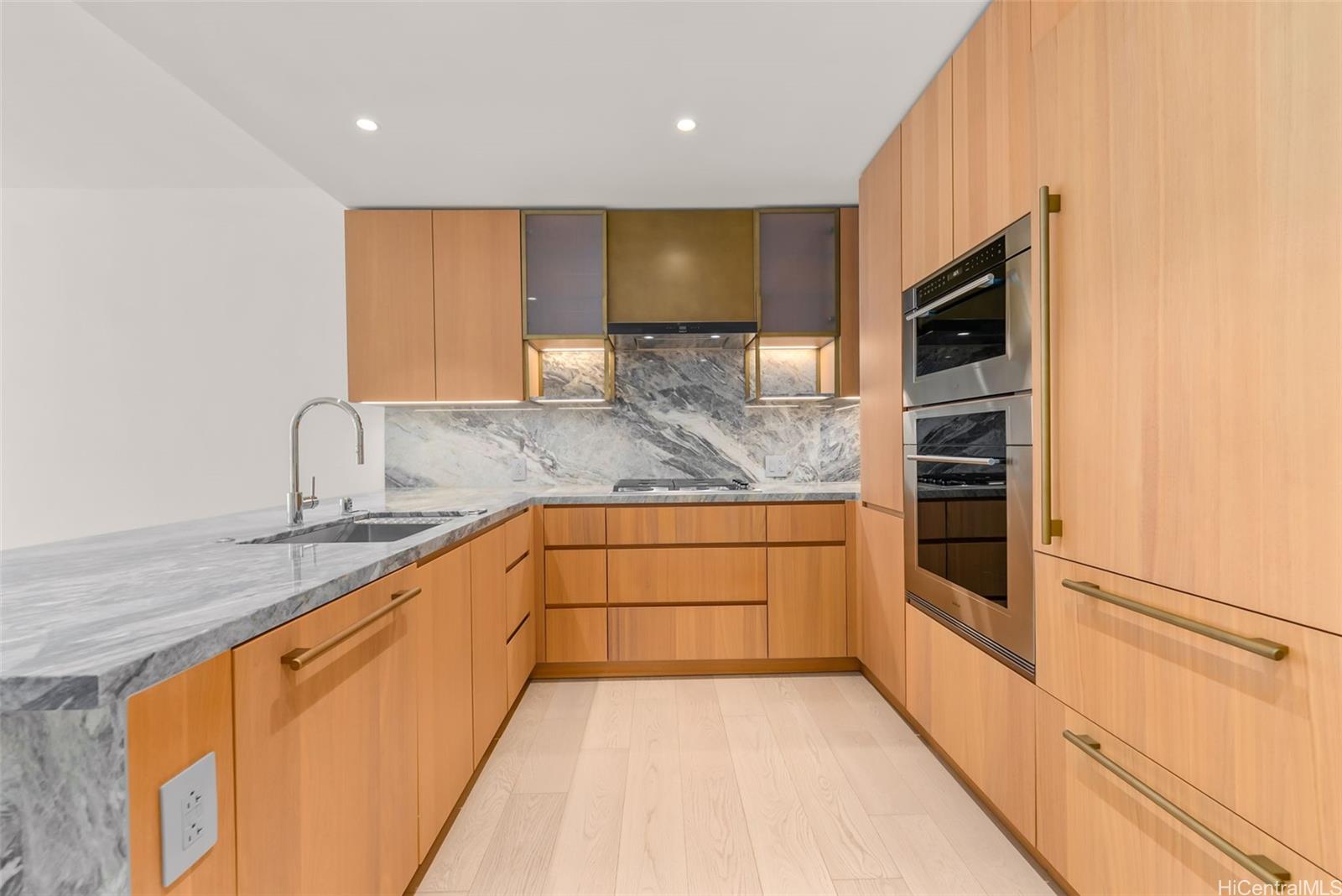 Photo 9 of 25