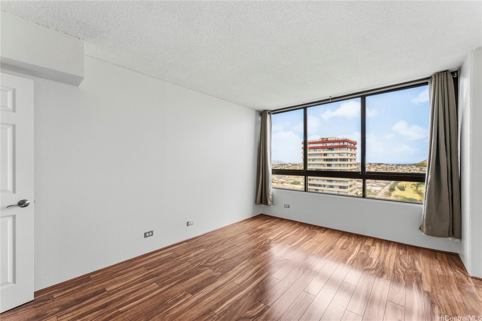 2499 Kapiolani Boulevard  Unit 3705