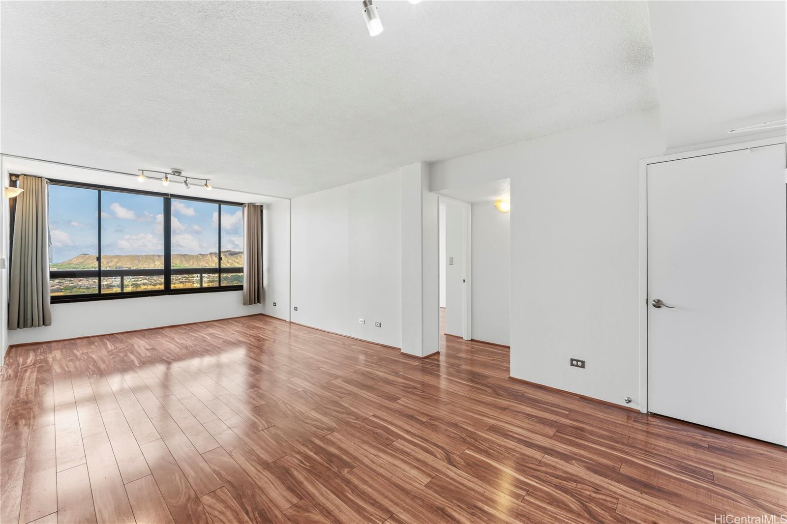 2499 Kapiolani Boulevard  Unit 3705