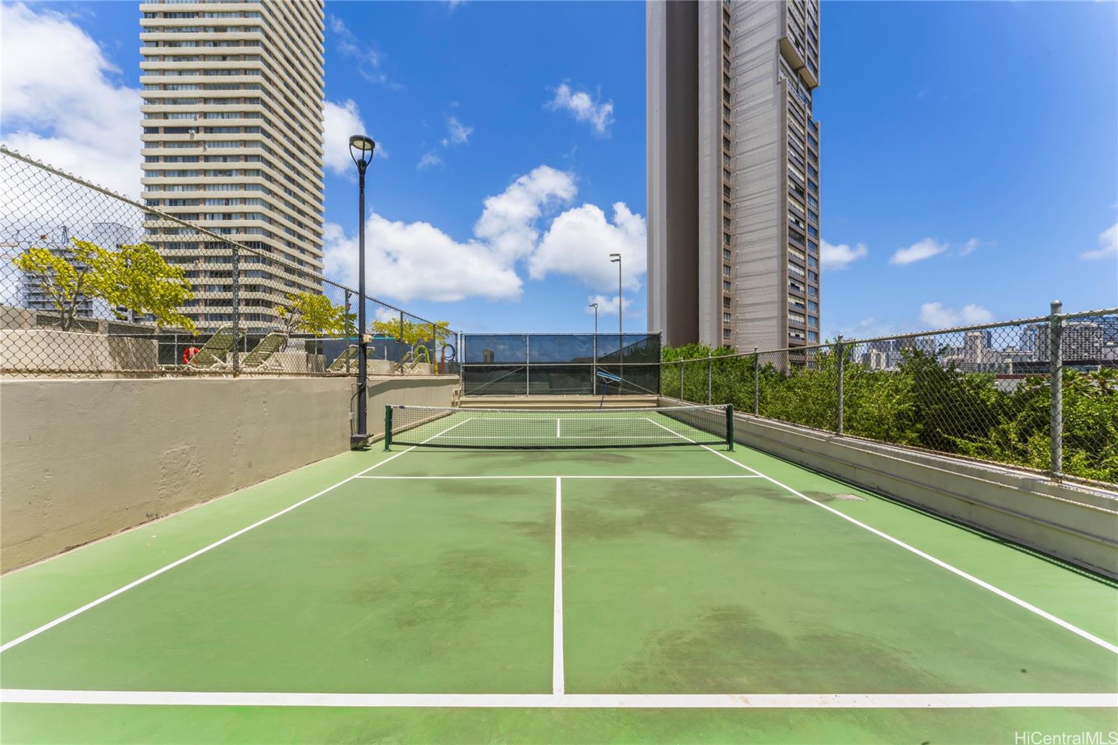 2499 Kapiolani Boulevard  Unit 3705