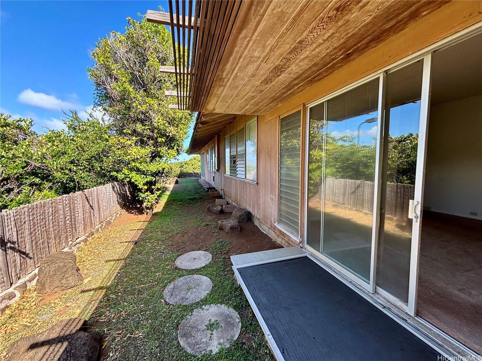 633 Hakaka Place