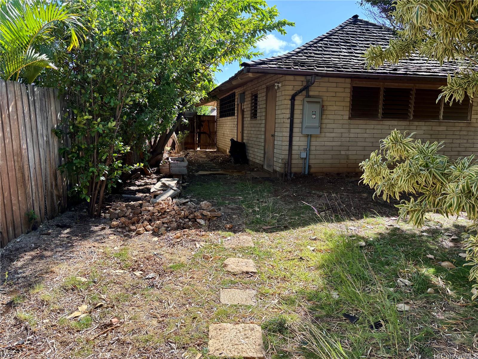633 Hakaka Place