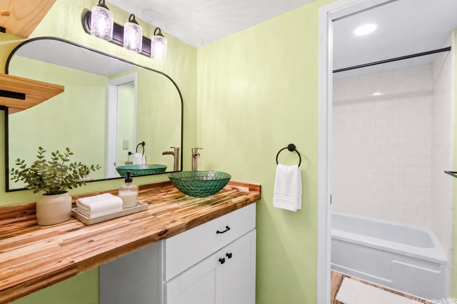 Photo 9 of 22