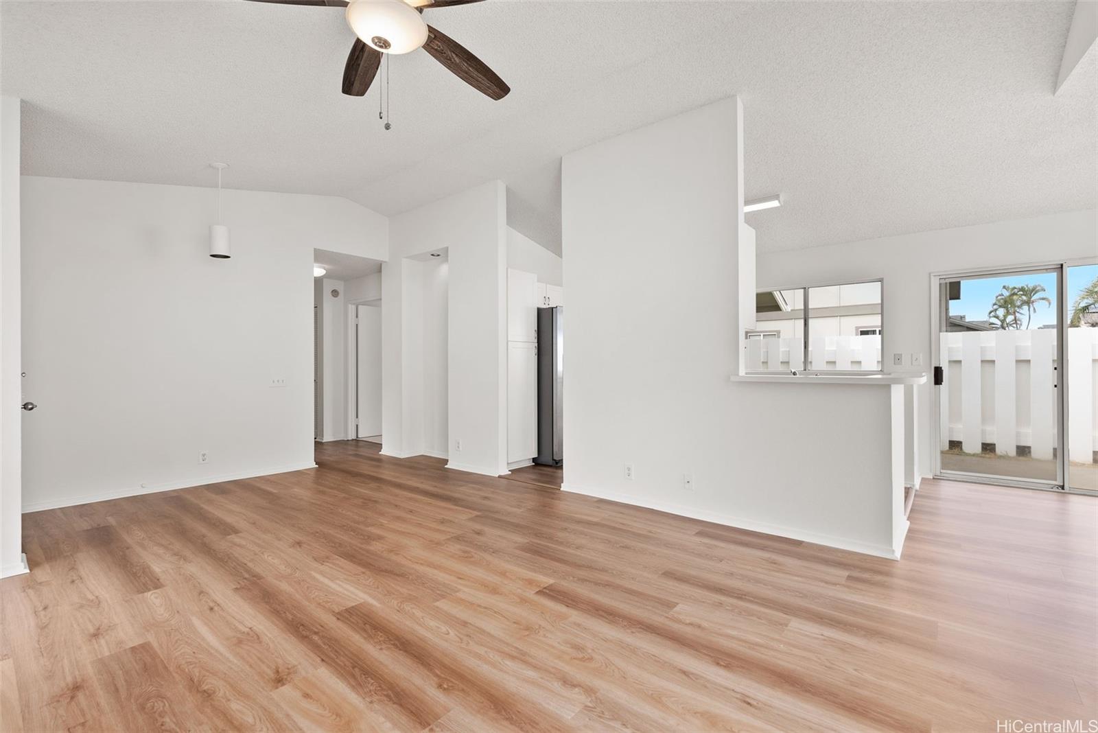 Photo 4 of 25