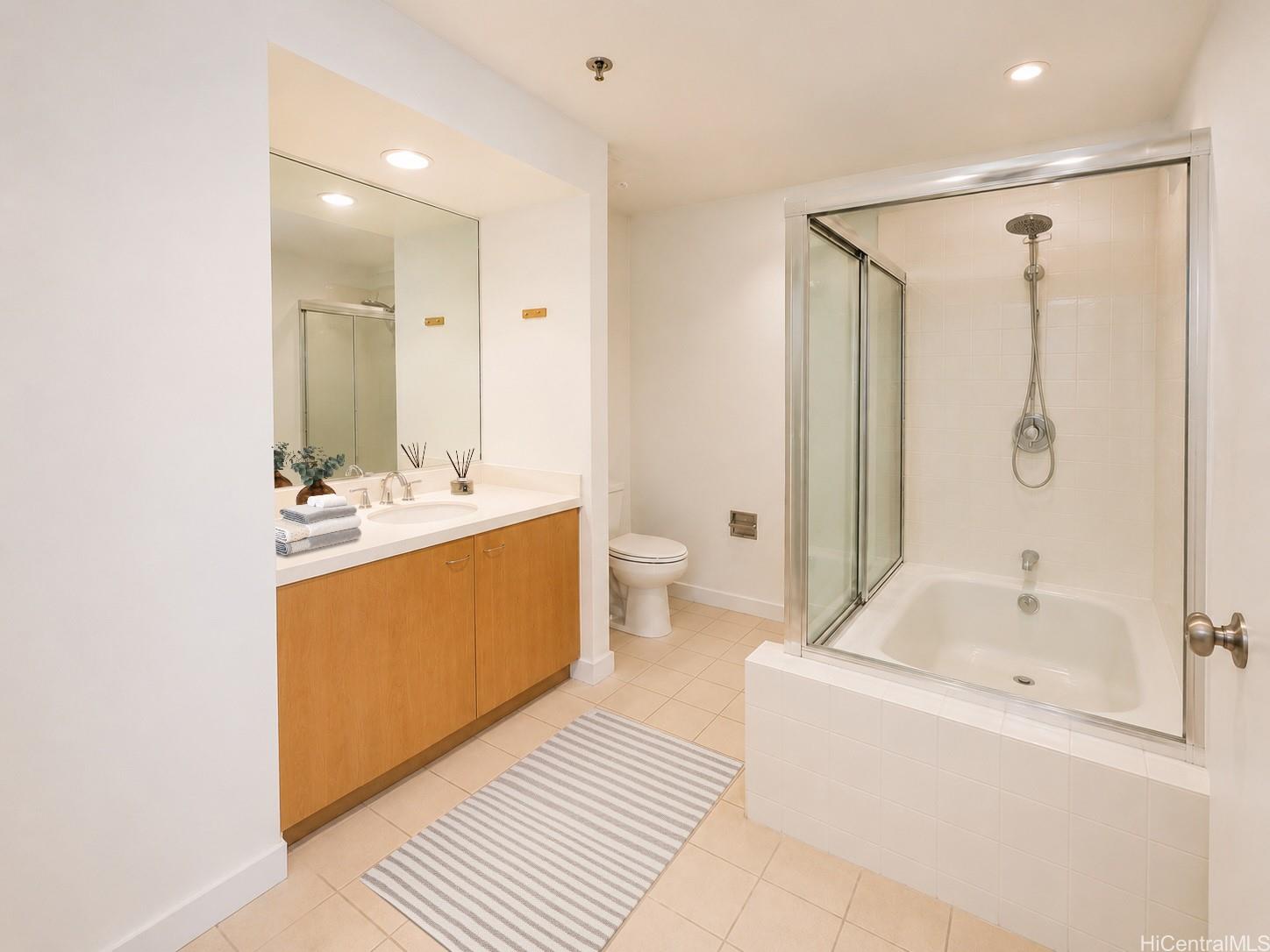 1 Keahole Place  Unit 2505