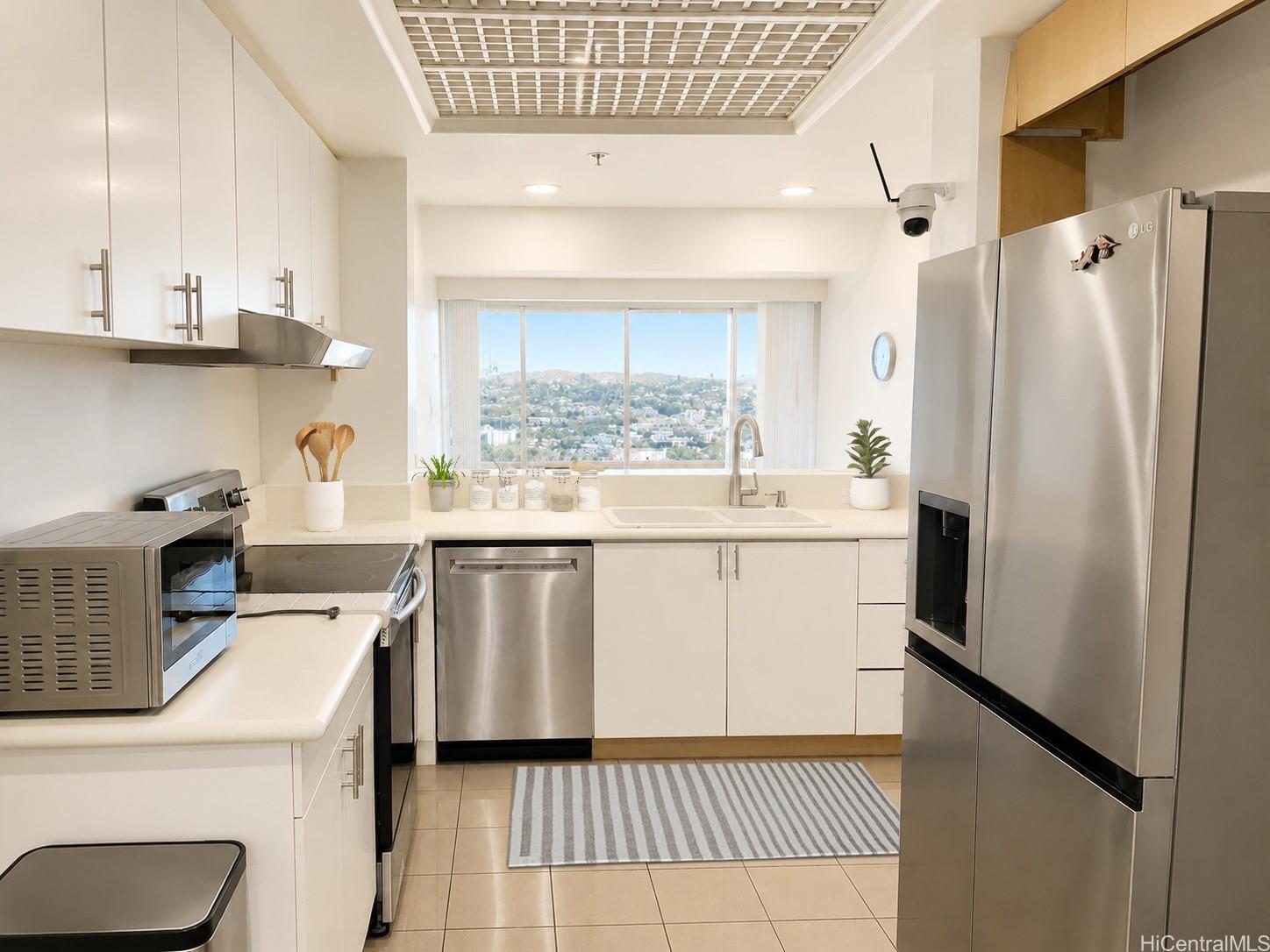1 Keahole Place  Unit 2505