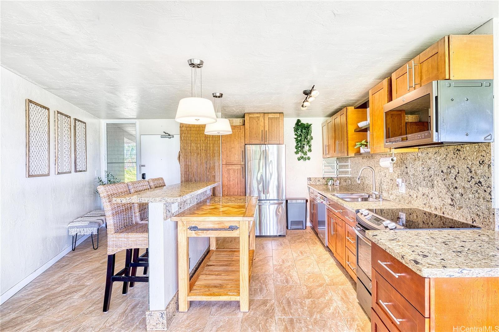 87-561 Farrington Highway  Unit 102