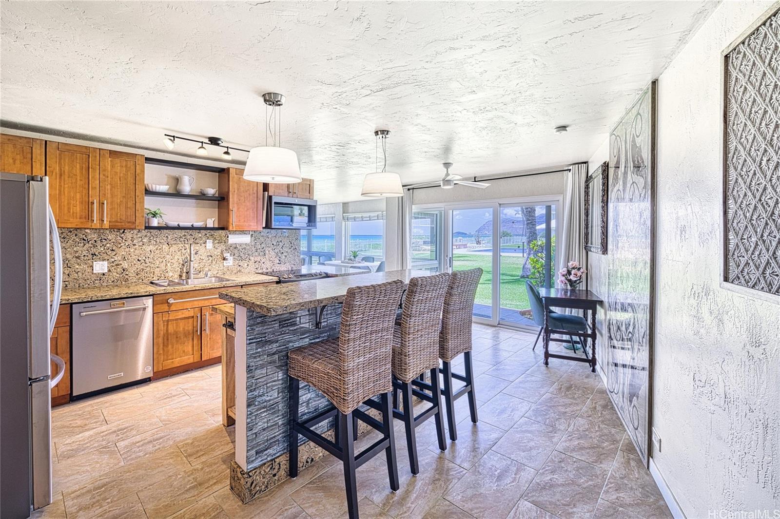 87-561 Farrington Highway  Unit 102