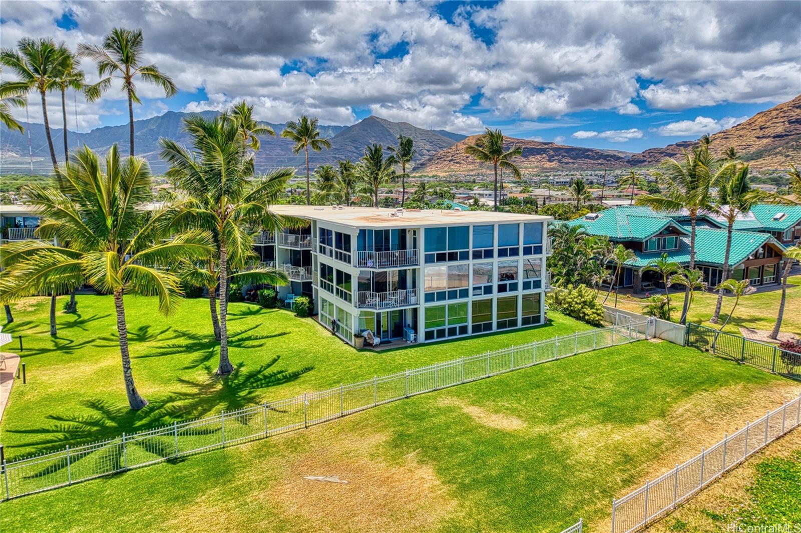 87-561 Farrington Highway  Unit 102