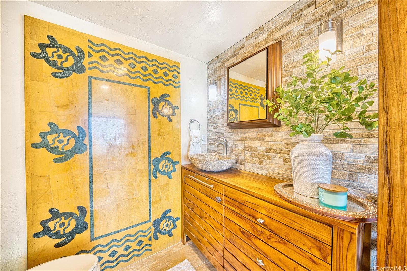 87-561 Farrington Highway  Unit 102