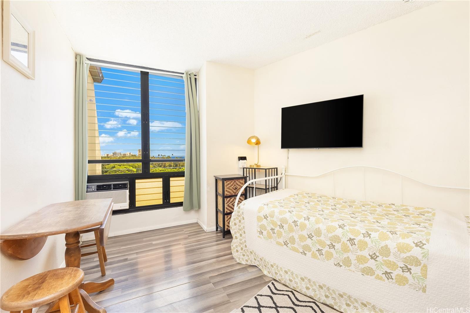 134 Kapahulu Avenue 907