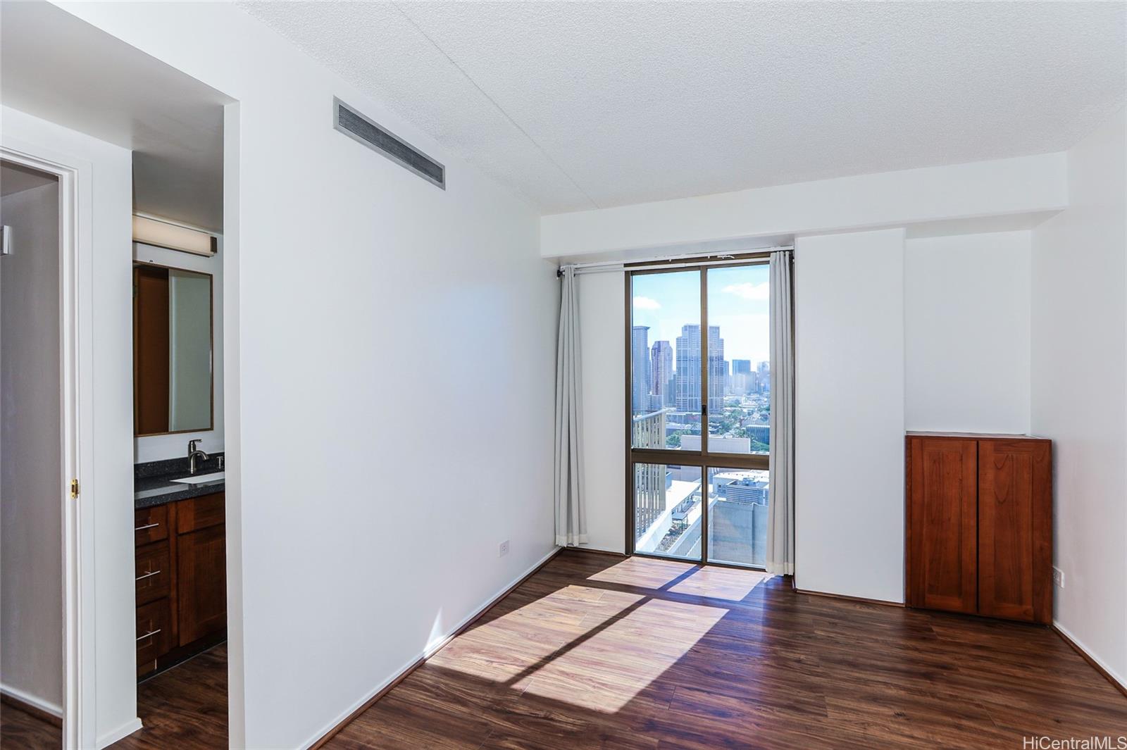 225 Queen Street  Unit 20D