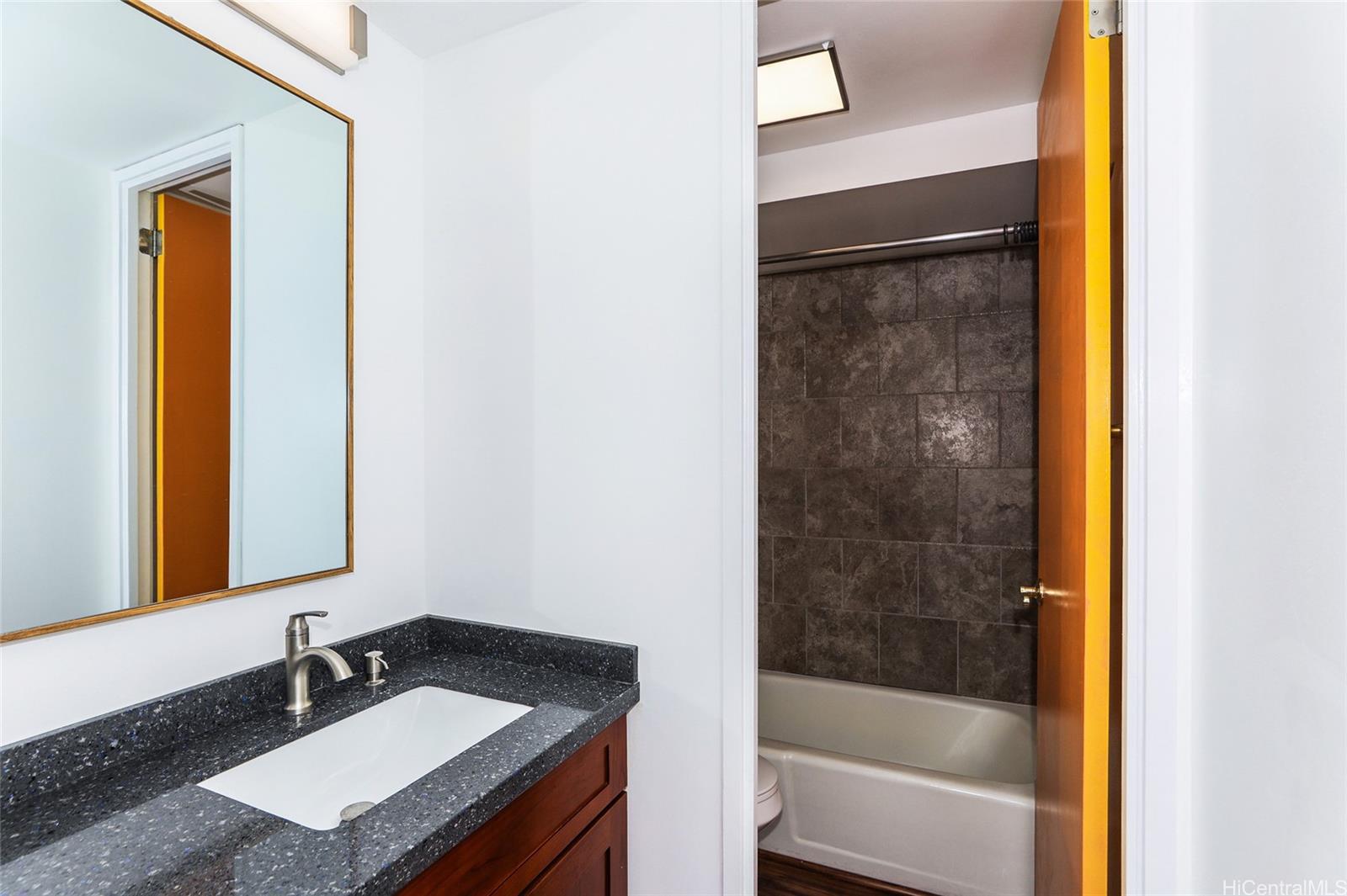 225 Queen Street  Unit 20D