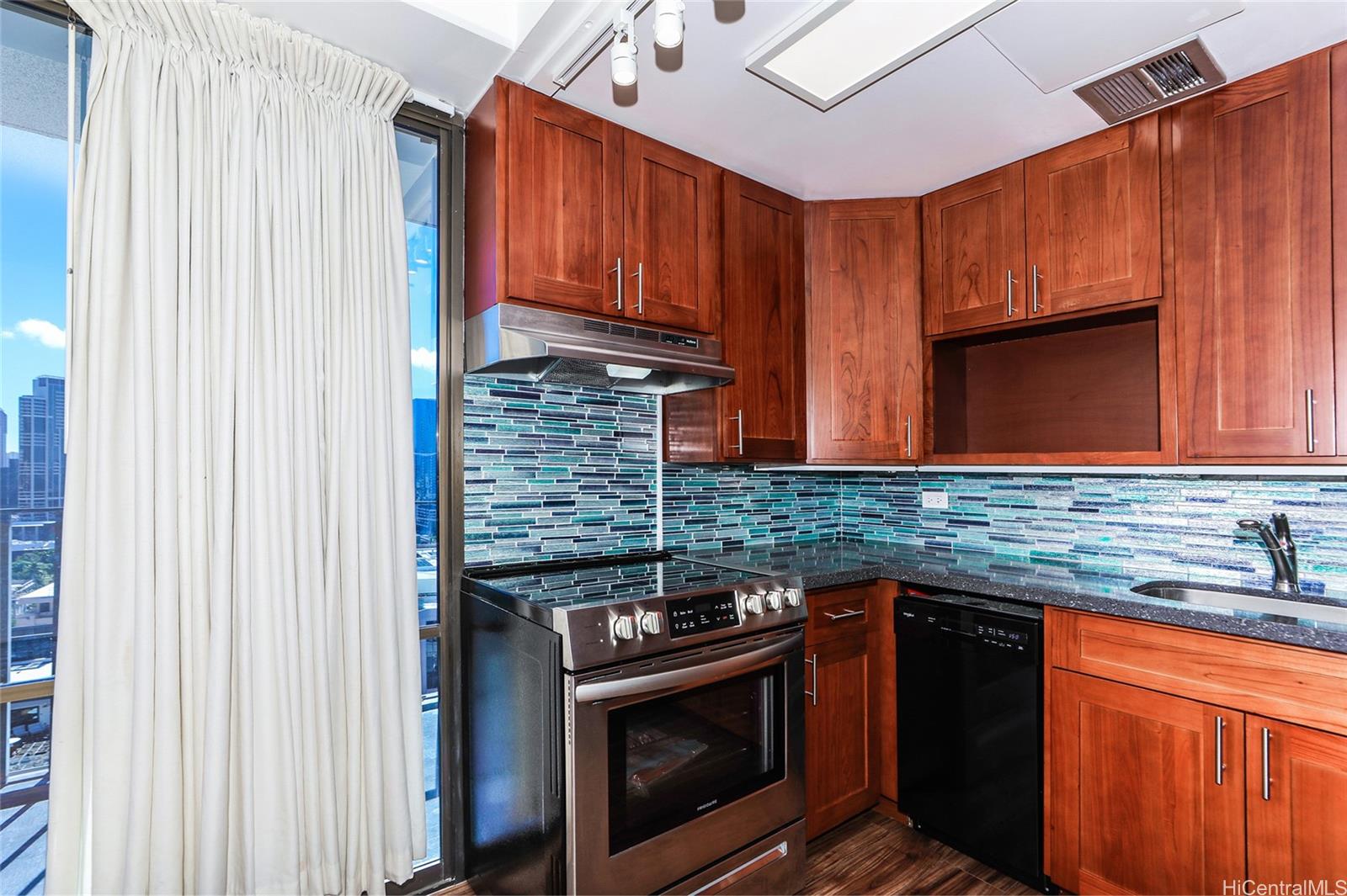 225 Queen Street  Unit 20D