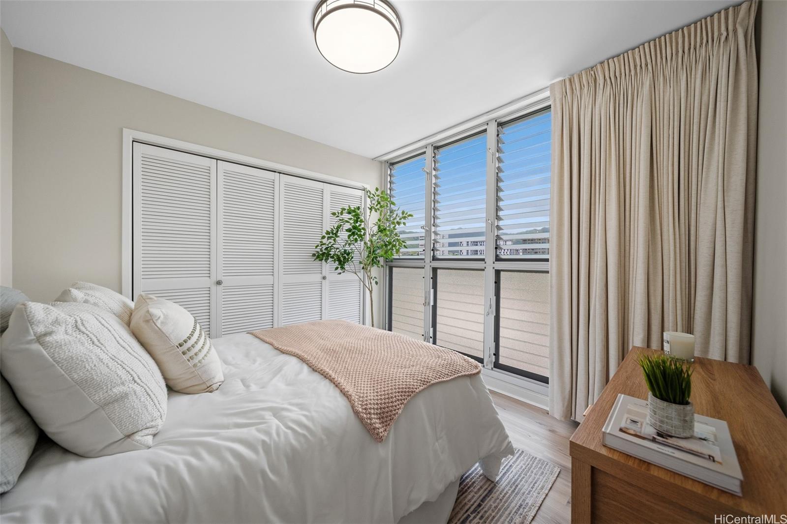 2440 Date Street  Unit 706
