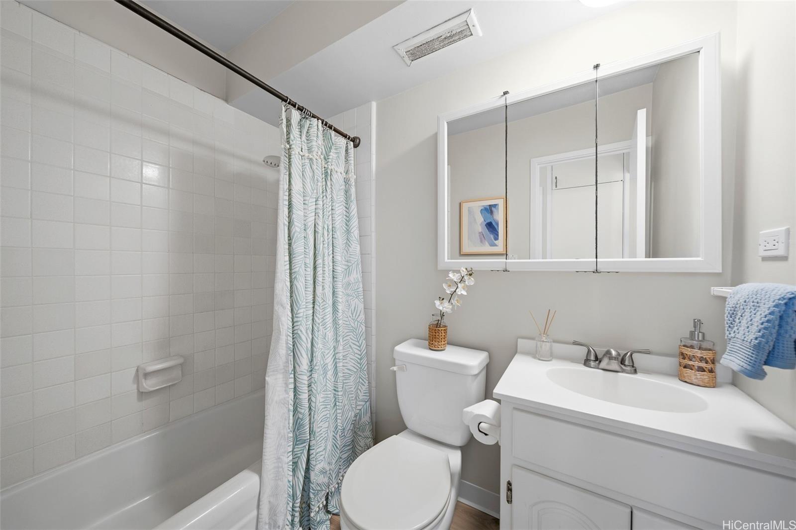 2440 Date Street  Unit 706