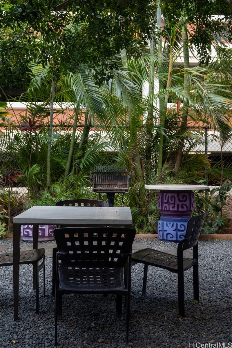 2740 Kuilei Street  Unit 706