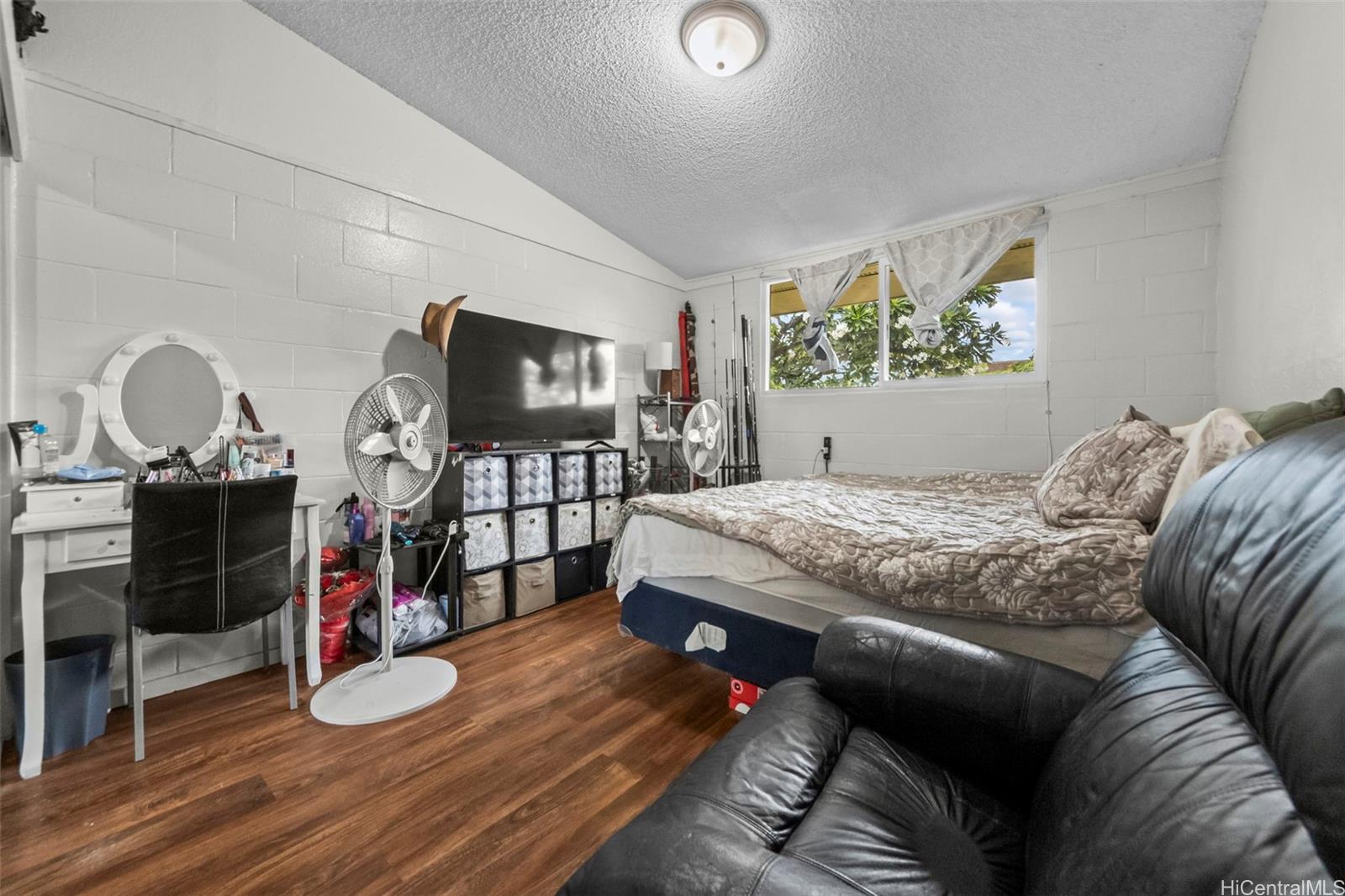 Photo 15 of 21