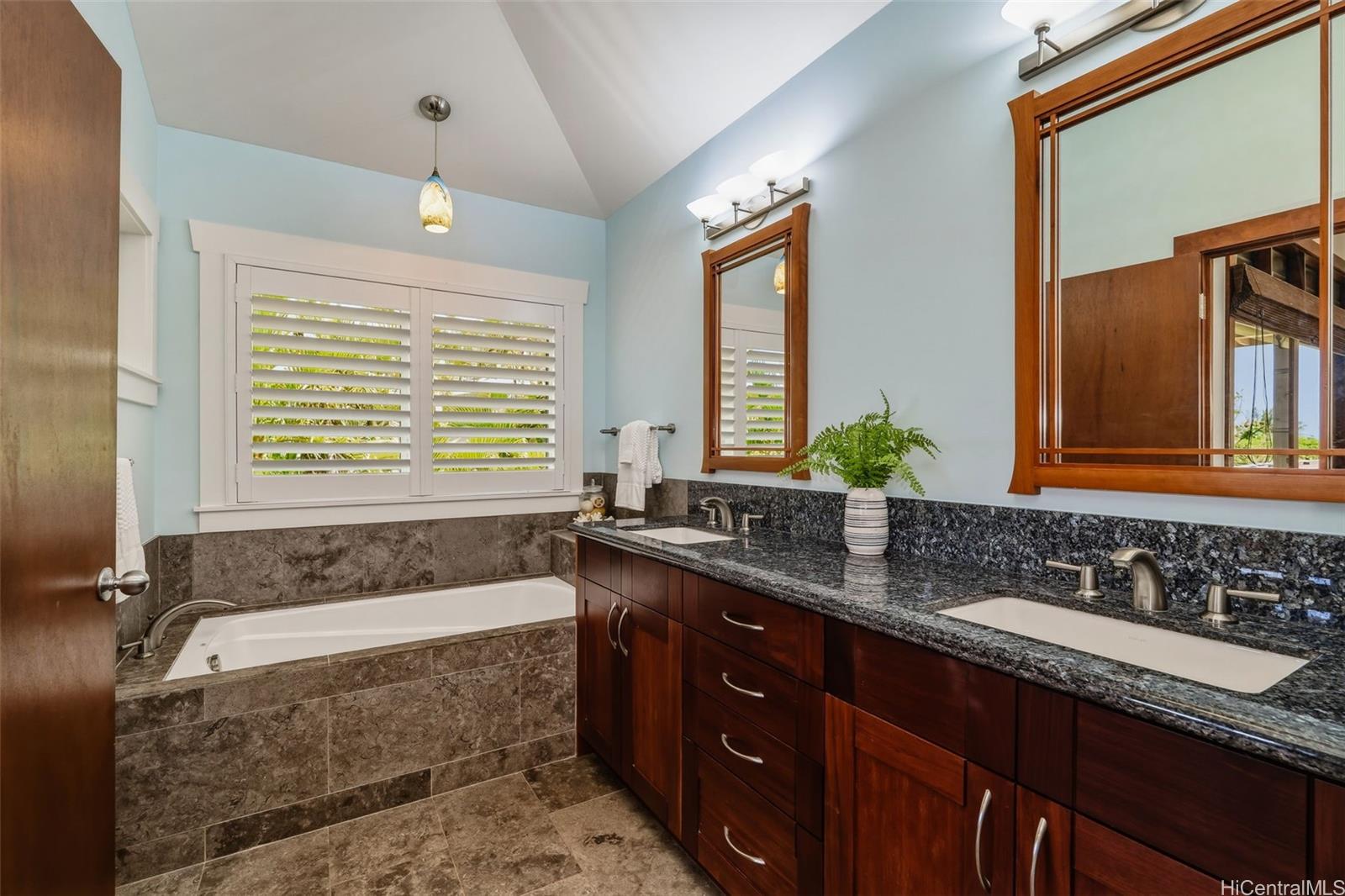 314 Lapa Place