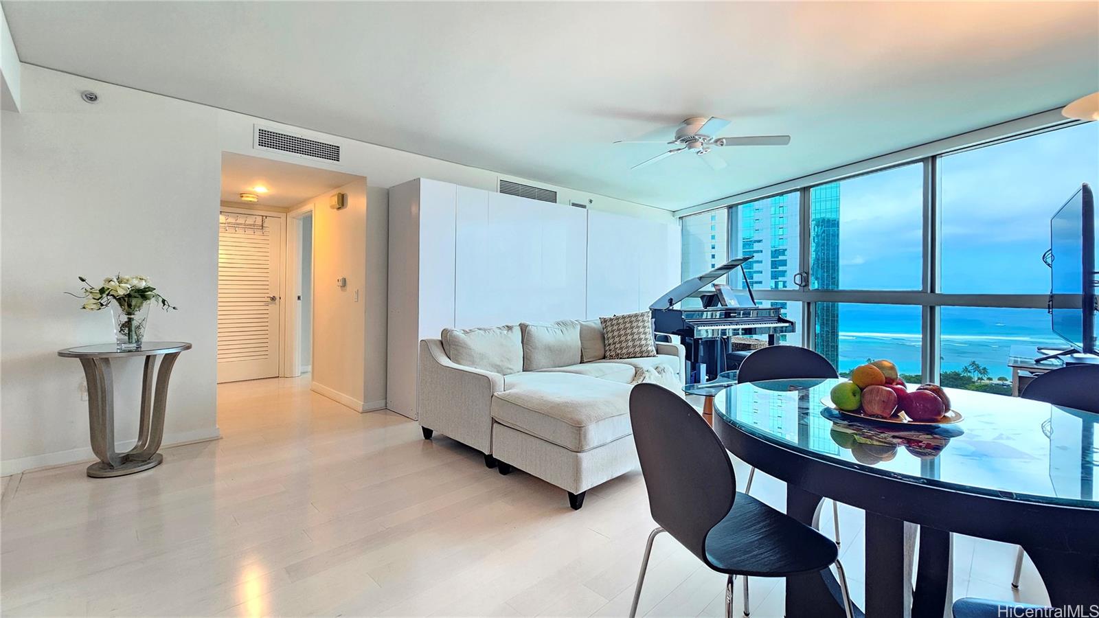 1177 Queen Street  Unit 3205