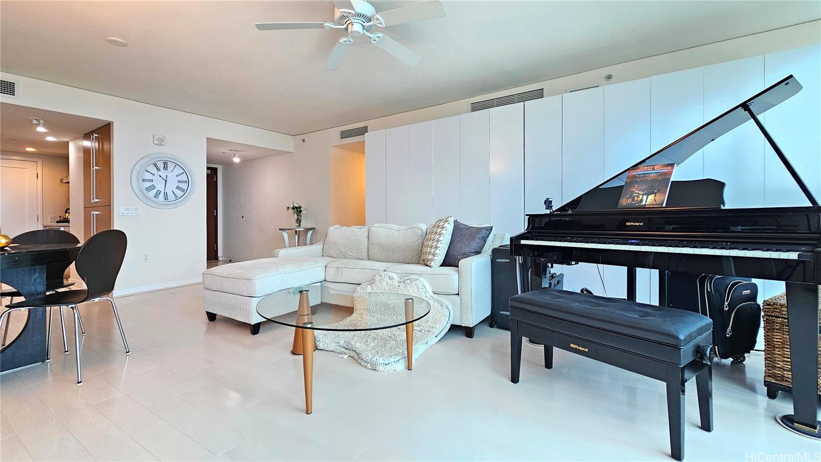 1177 Queen Street  Unit 3205