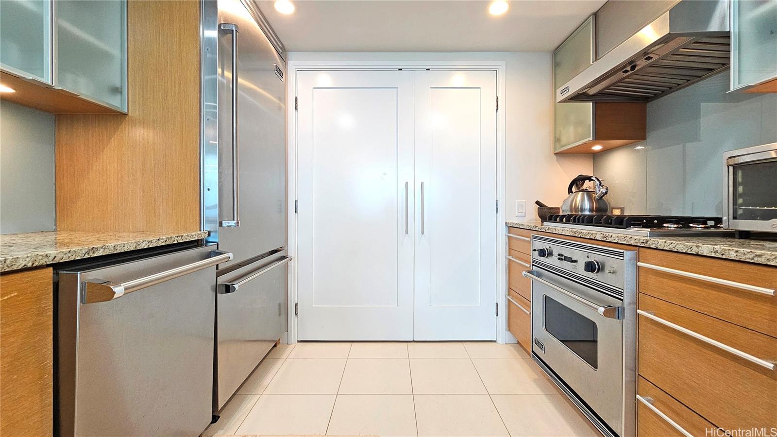 1177 Queen Street  Unit 3205