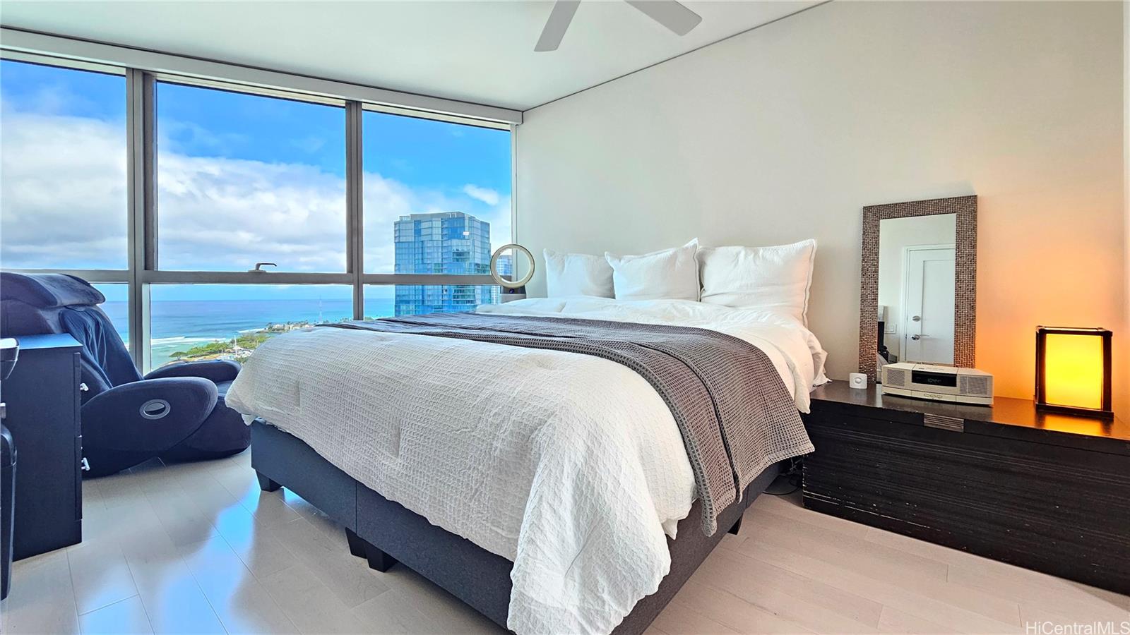 1177 Queen Street  Unit 3205
