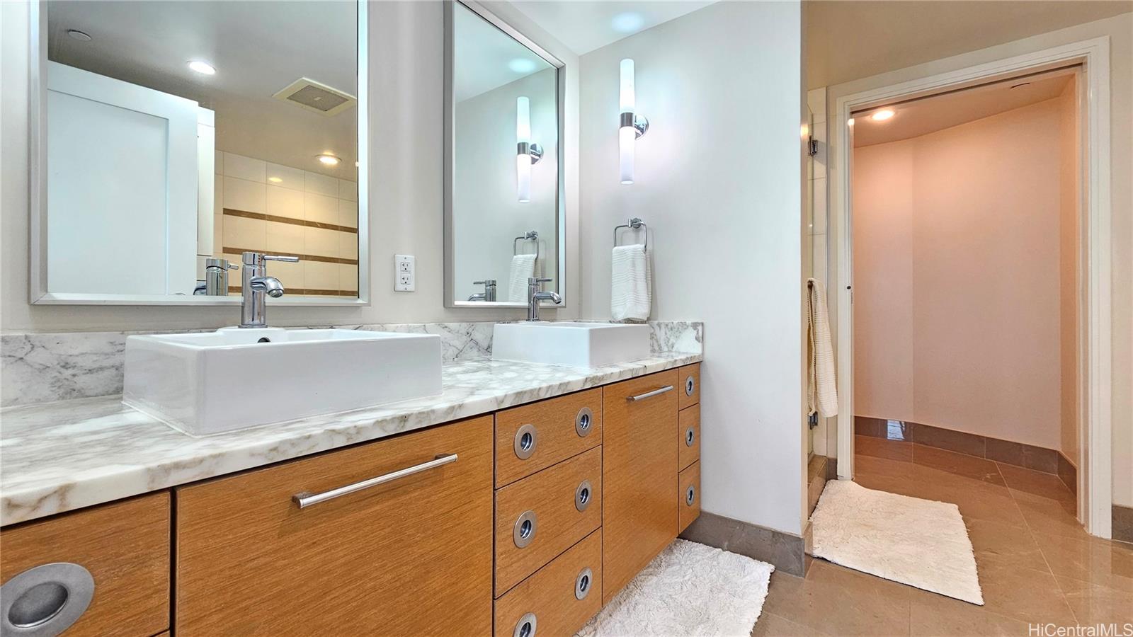 1177 Queen Street  Unit 3205