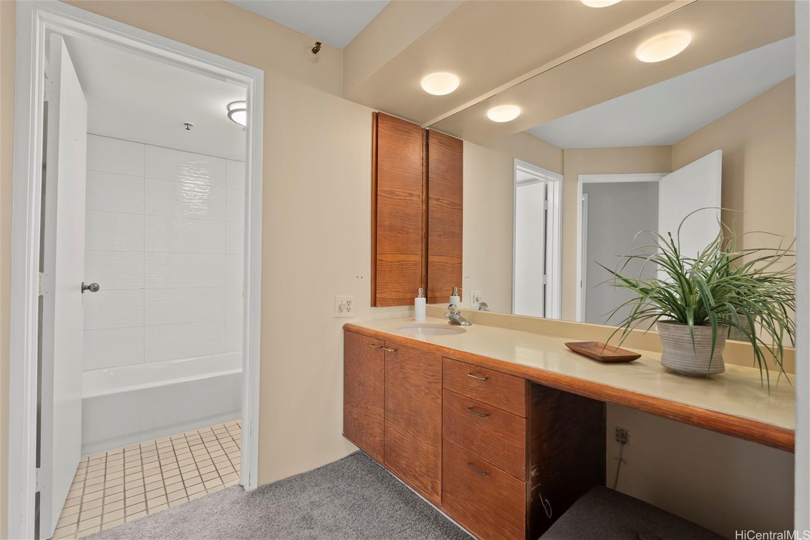 2101 Nuuanu Avenue  Unit I801