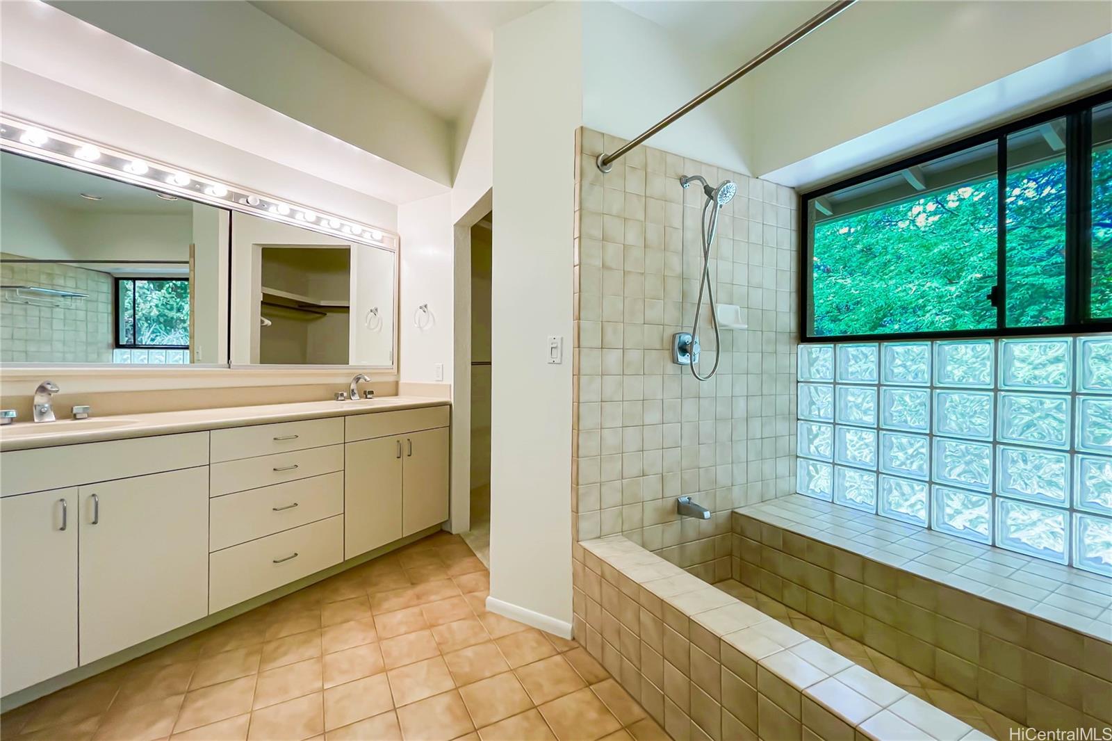 5926 Kalanianaole Highway