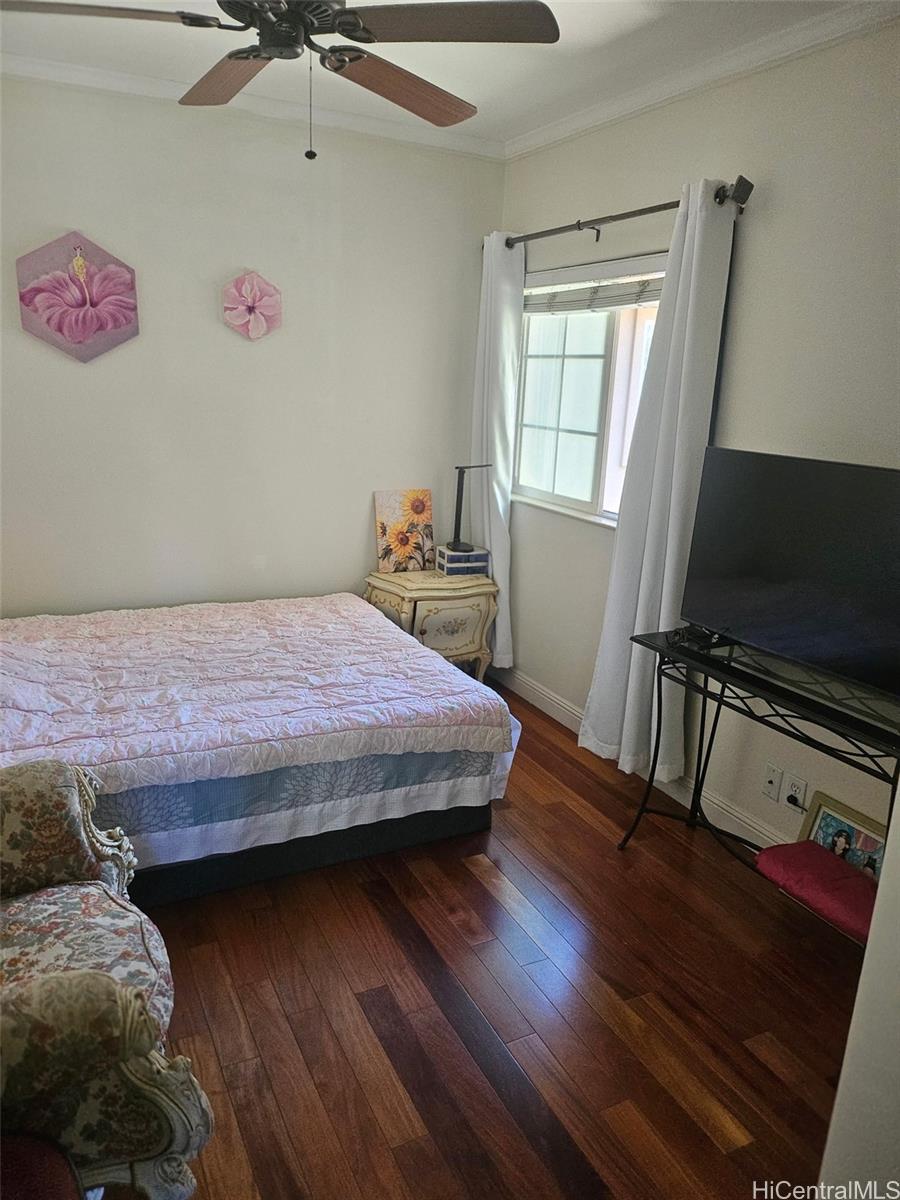Photo 11 of 25