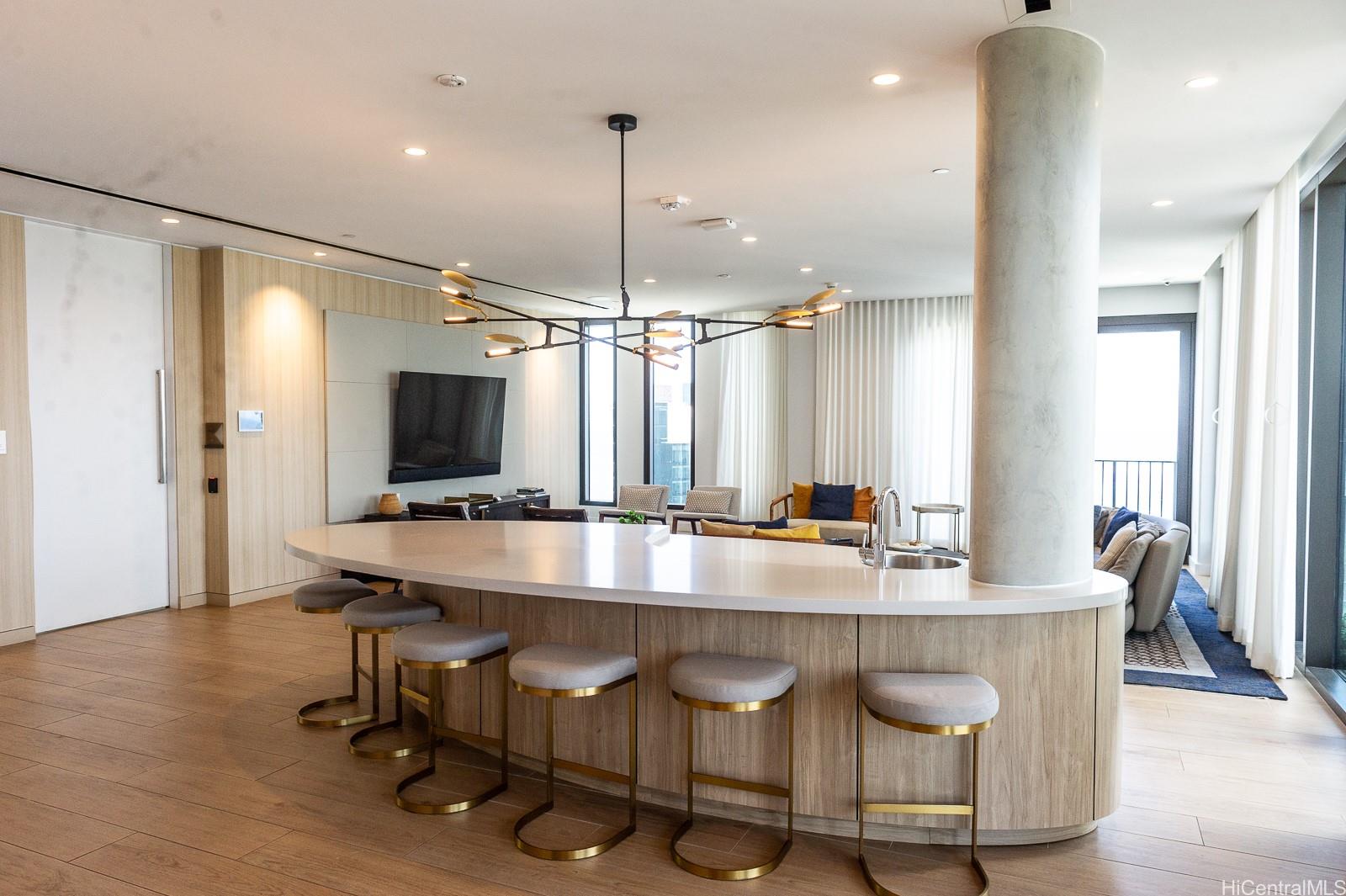 987 Queen Street  Unit 606