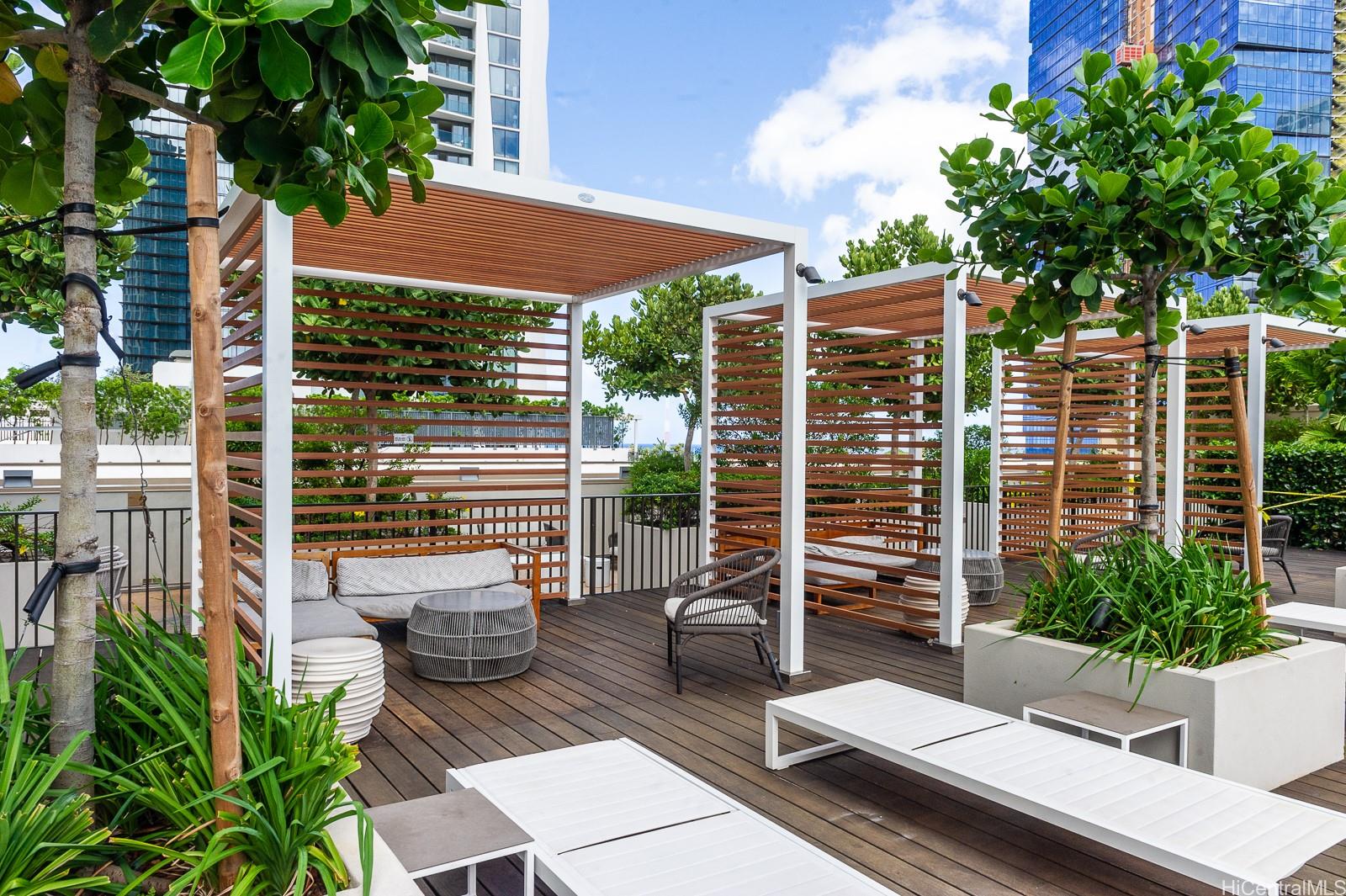 987 Queen Street  Unit 606