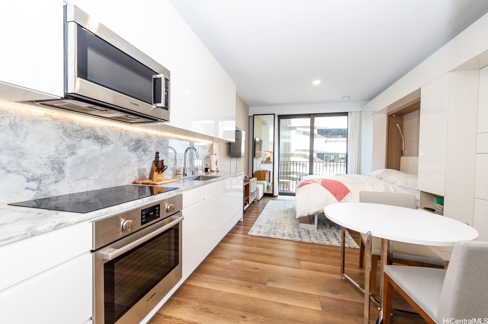 987 Queen Street  Unit 606