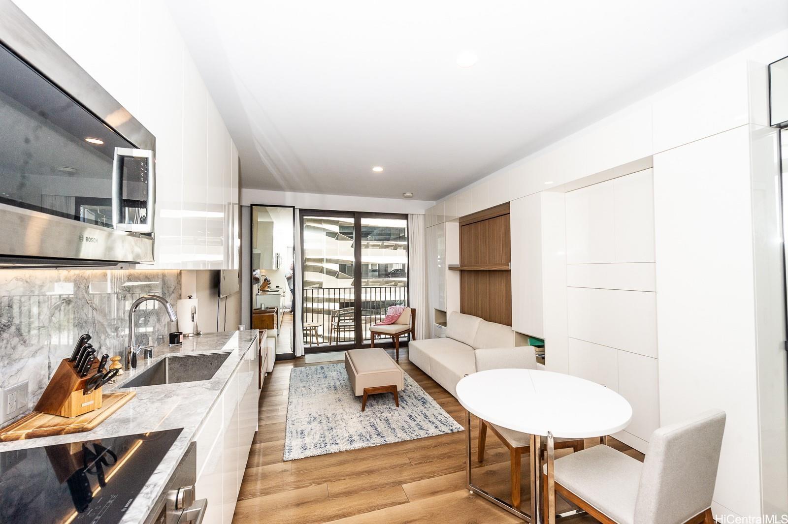 987 Queen Street  Unit 606