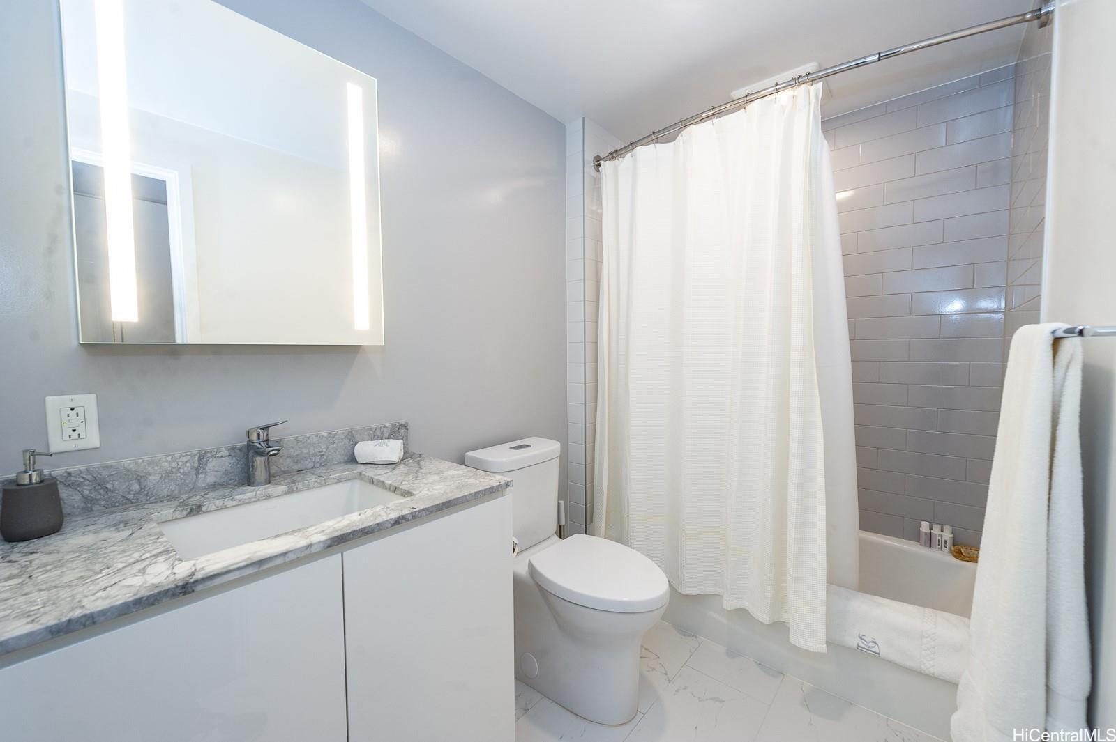 987 Queen Street  Unit 606