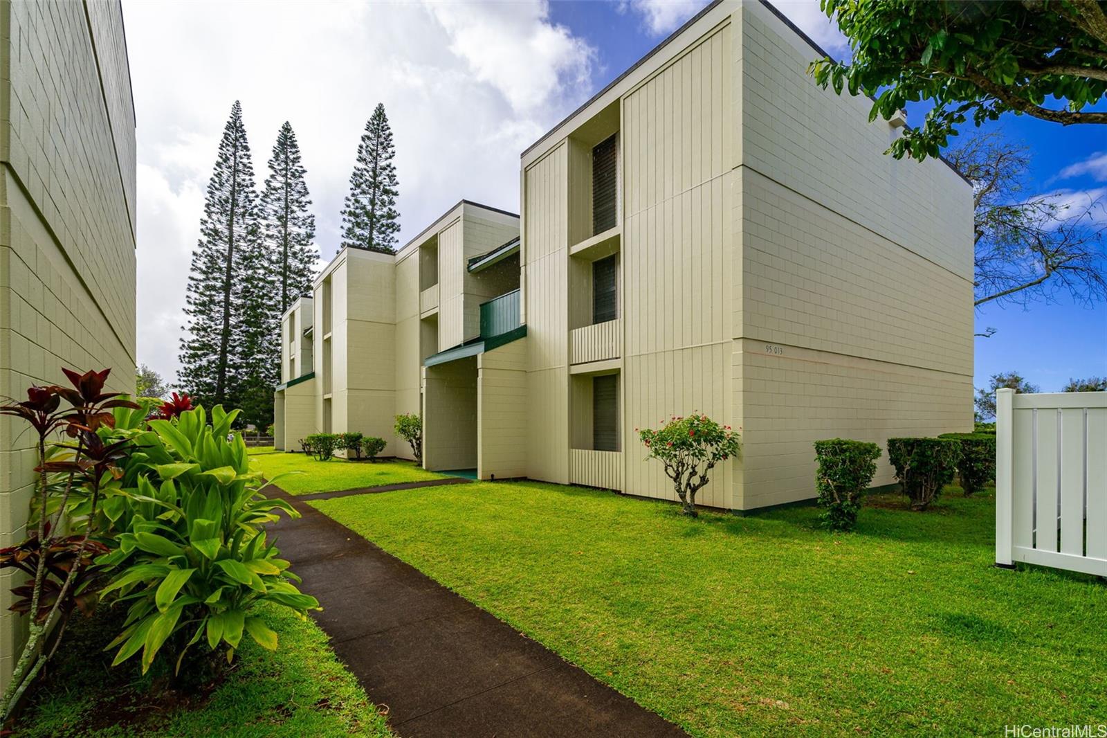 95-013 Kuahelani Avenue 215