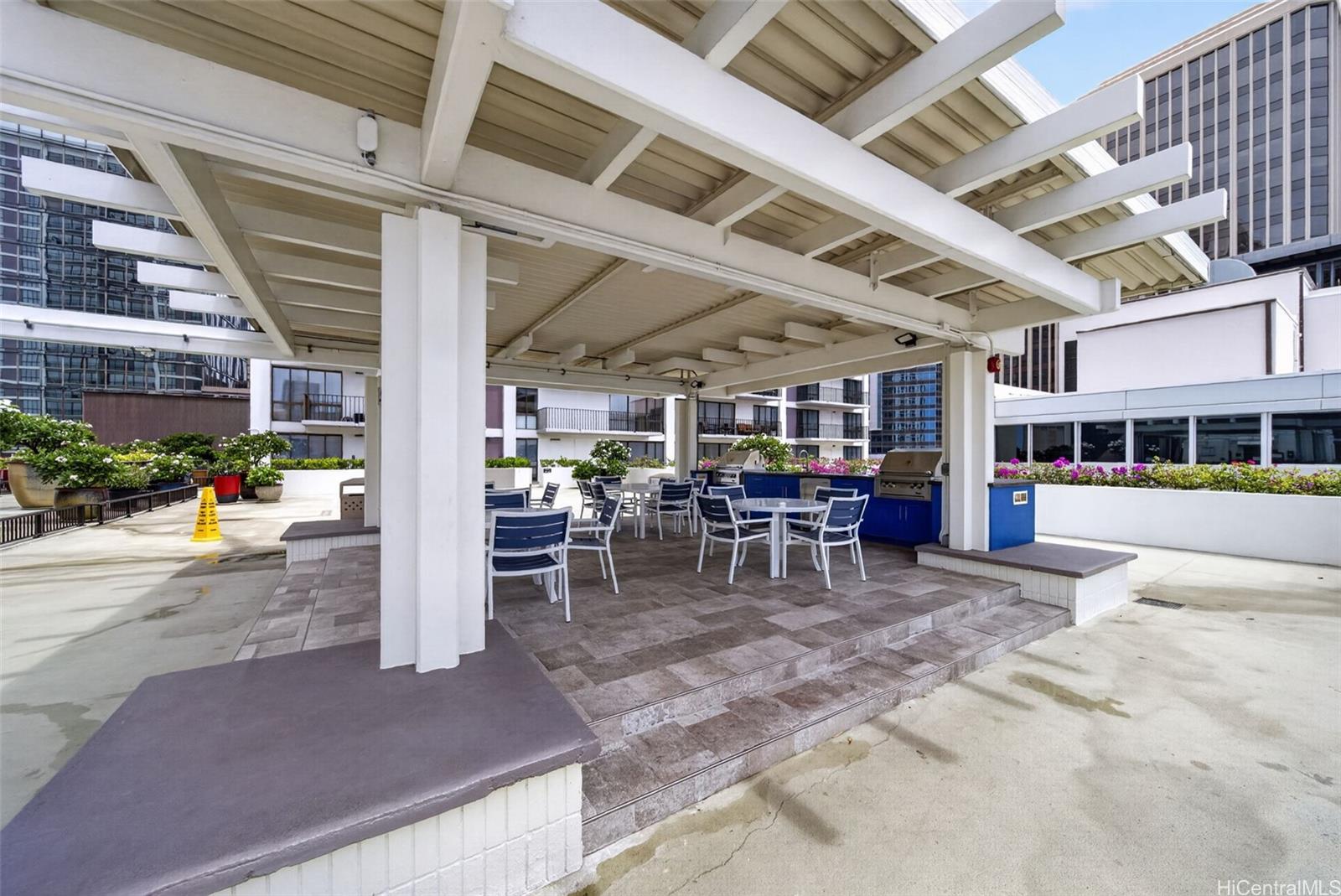 225 Queen Street  Unit 9G