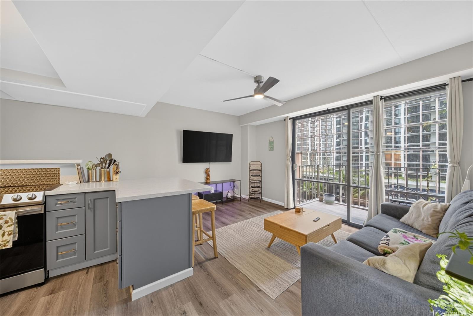 225 Queen Street  Unit 9G