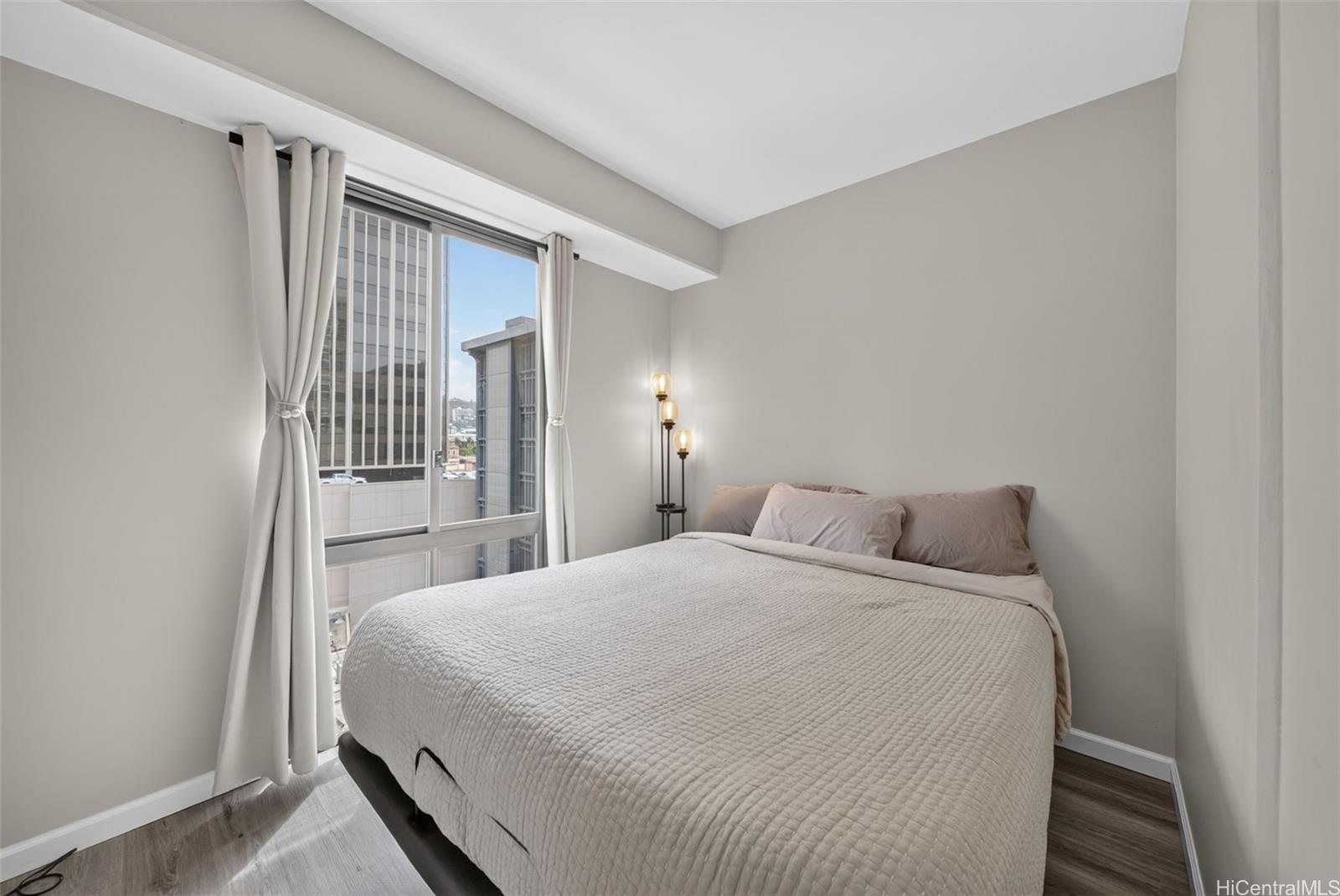 225 Queen Street  Unit 9G