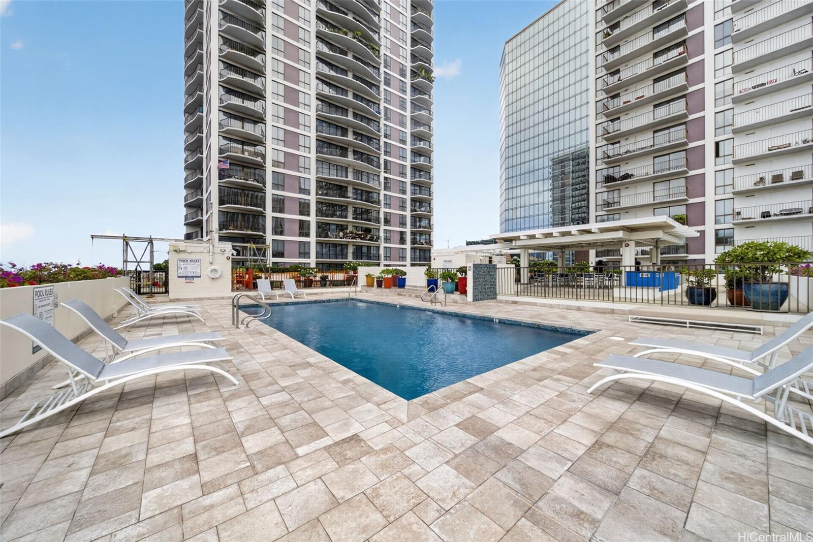 225 Queen Street  Unit 9G