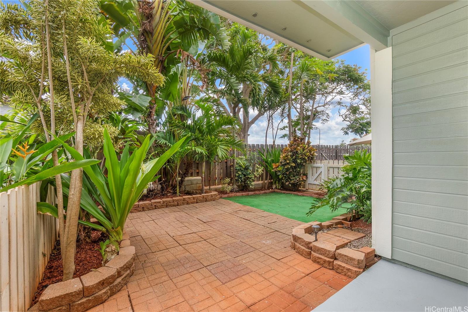 94-1451 Waipio Uka Street  Unit L106