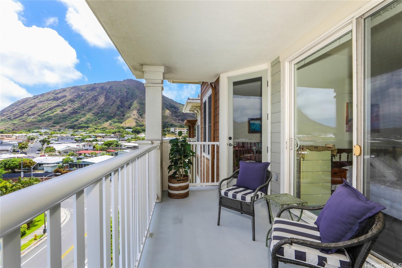 Photo 4 of 25