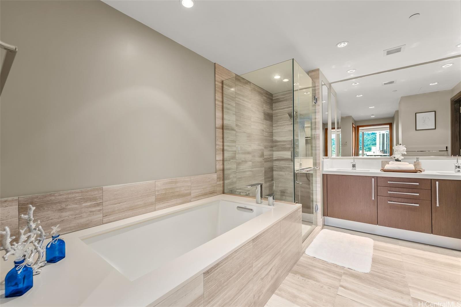 1555 Kapiolani Boulevard  Unit 1800