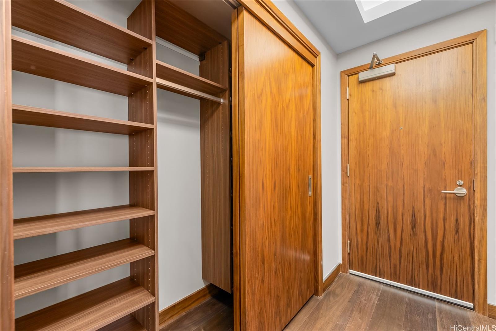1555 Kapiolani Boulevard  Unit 1800
