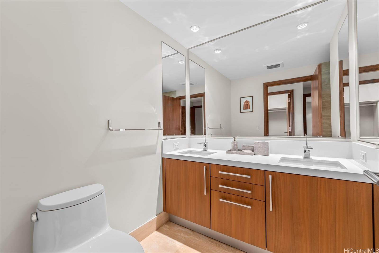1555 Kapiolani Boulevard  Unit 1800